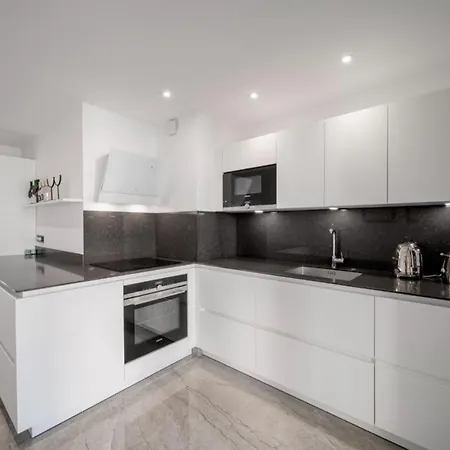 La Belle Emeraude Apartment